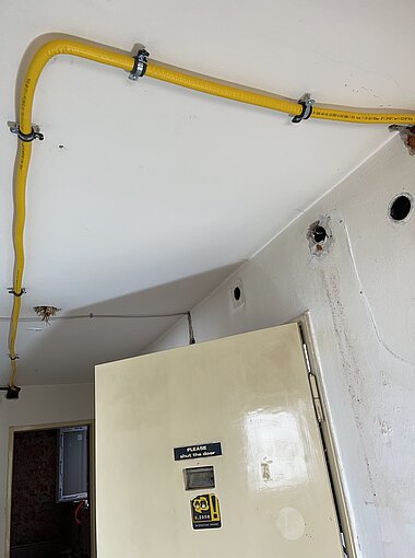 Please shut the door