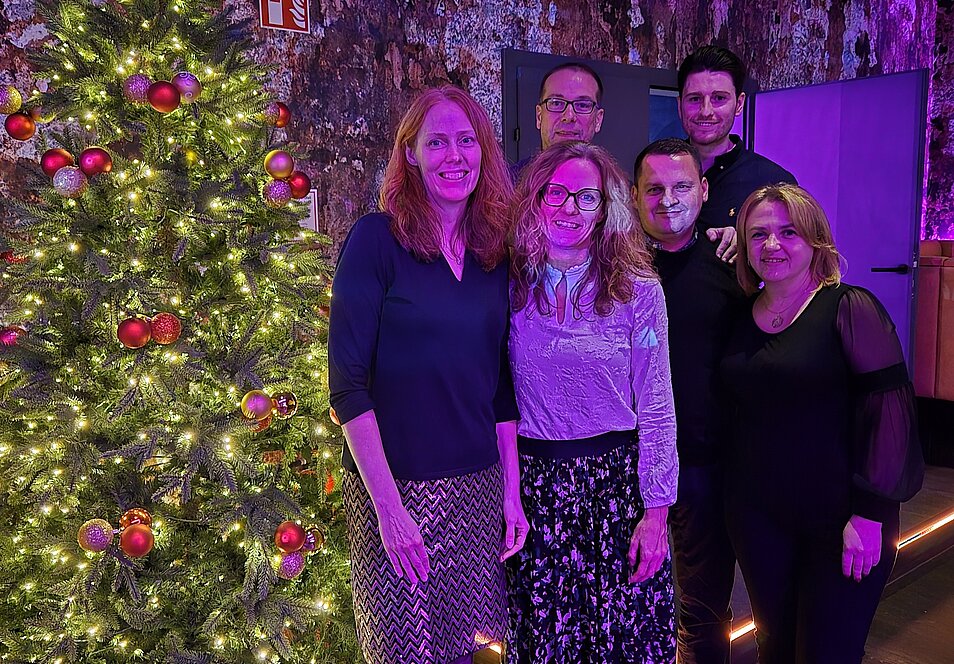 Team Boacraft bei Weihnachtsbaum