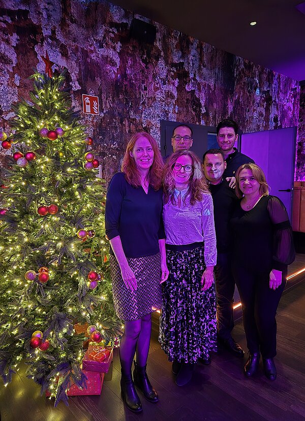 Team Boacraft bei Weihnachtsbaum